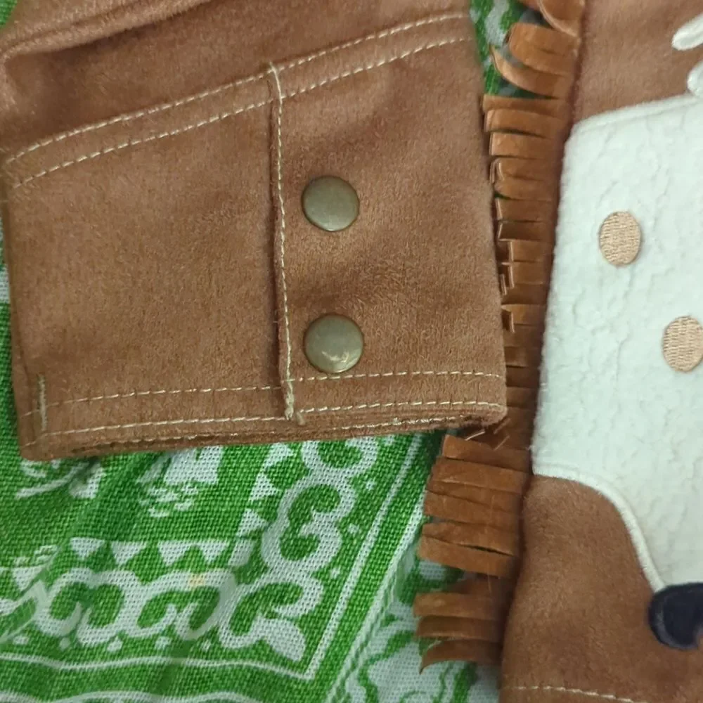 le•top brown faux leather western jacket with embroidered cow & horse🐎 🐄‎